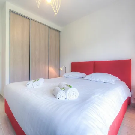 Val Riant 1 Apartment *